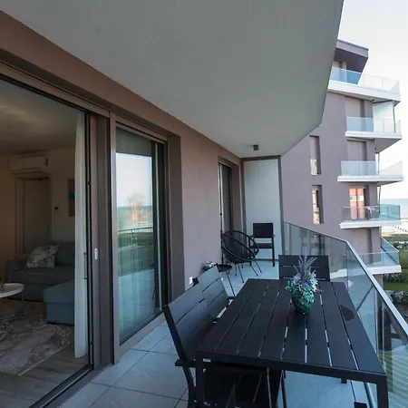 Coral Luxury Apartment